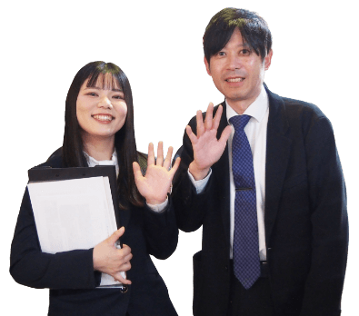 笑顔で手を振る2人の講師